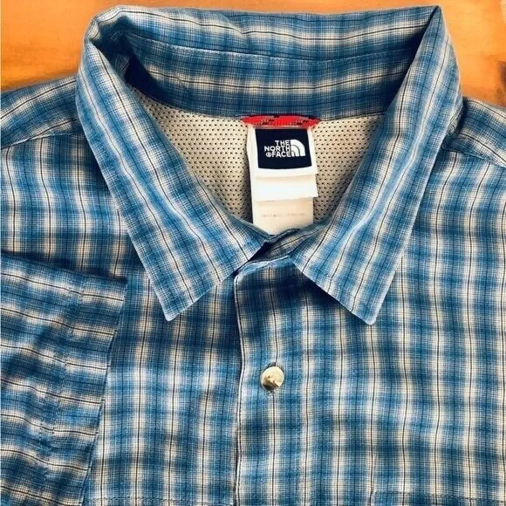 The North Face Men's Large Blue White Plaid Camping Hiking Short Sleeve Shirt‎